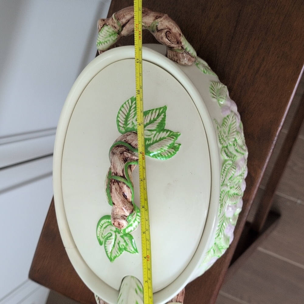 Vintage Soup Tureen With Ladle Berry And Leaf Motif - Picture 12 of 16